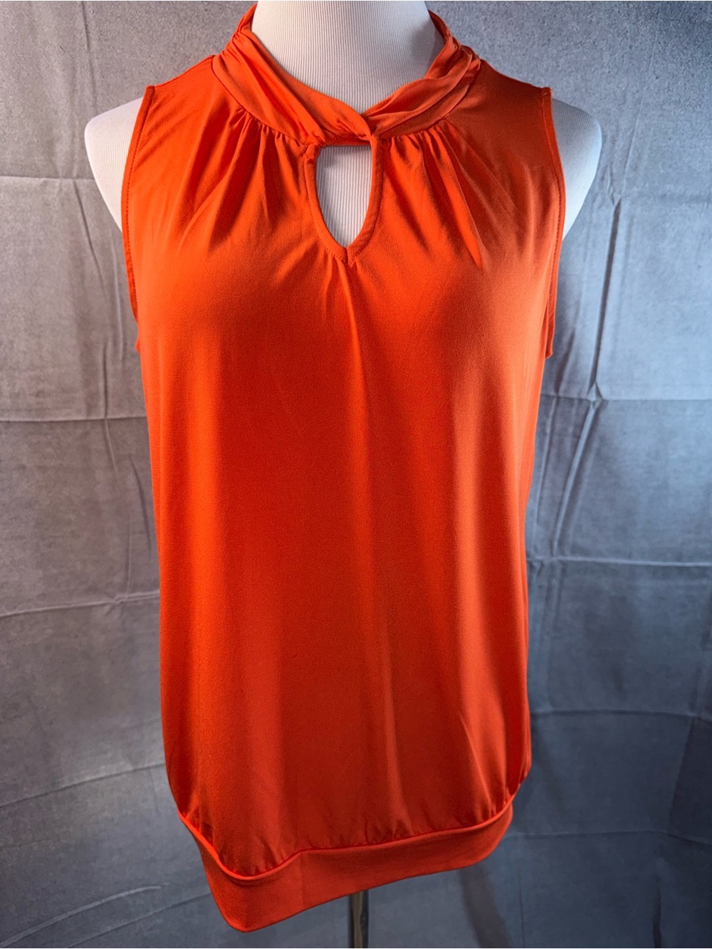 2107-Worthington Orange Sleeveless Twist-Keyhole Camisole